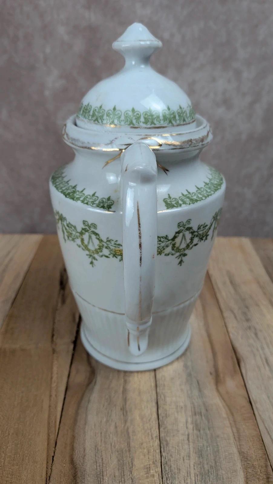 Théière anglaise ancienne en porcelaine décor vert