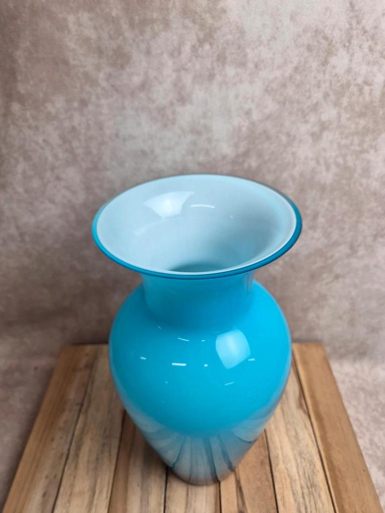 Grand vase vintage italien style Empoli en verre opalin bleu et blanc 31 cm