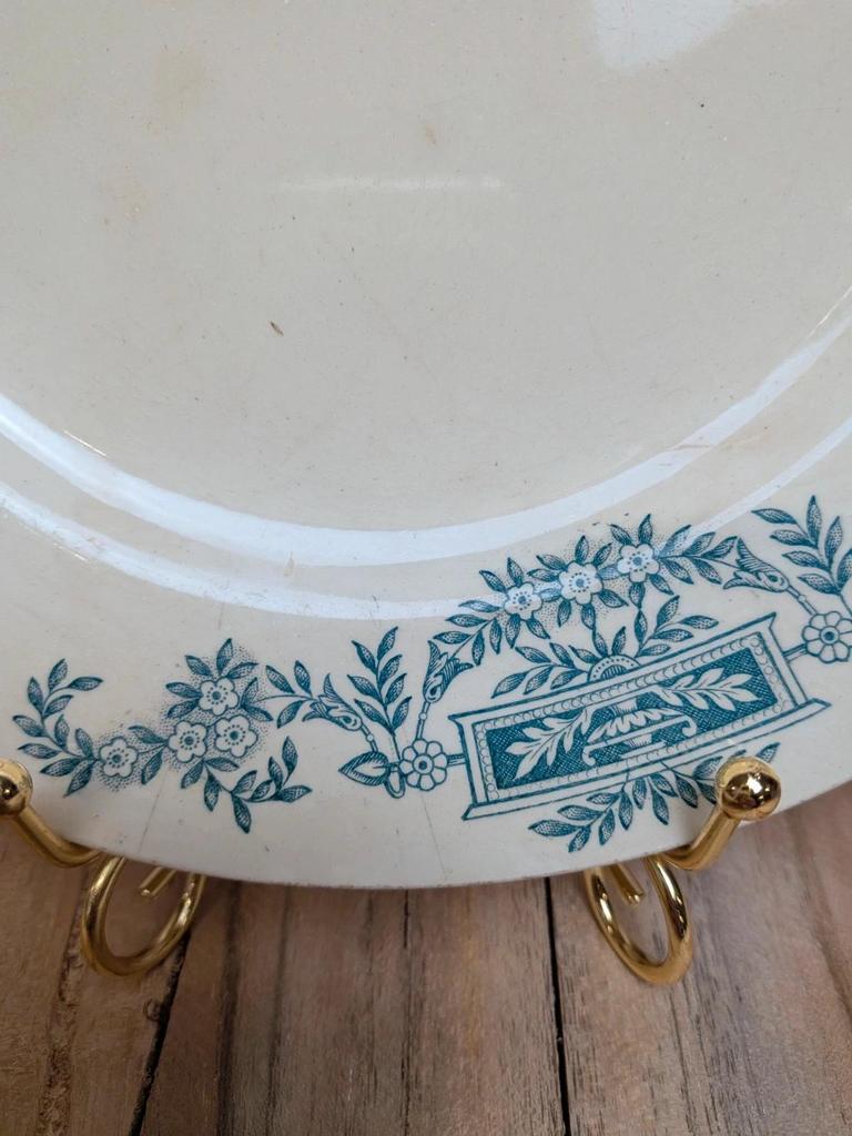 Assiette ancienne Terre de Fer Longchamp modèle Lutèce