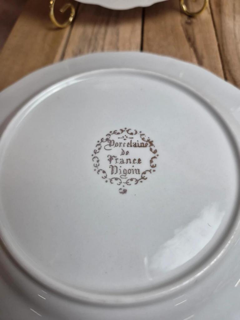 Lot de 4 assiettes à dessert Porcelaine de France Digoinn décor floral romantique doré