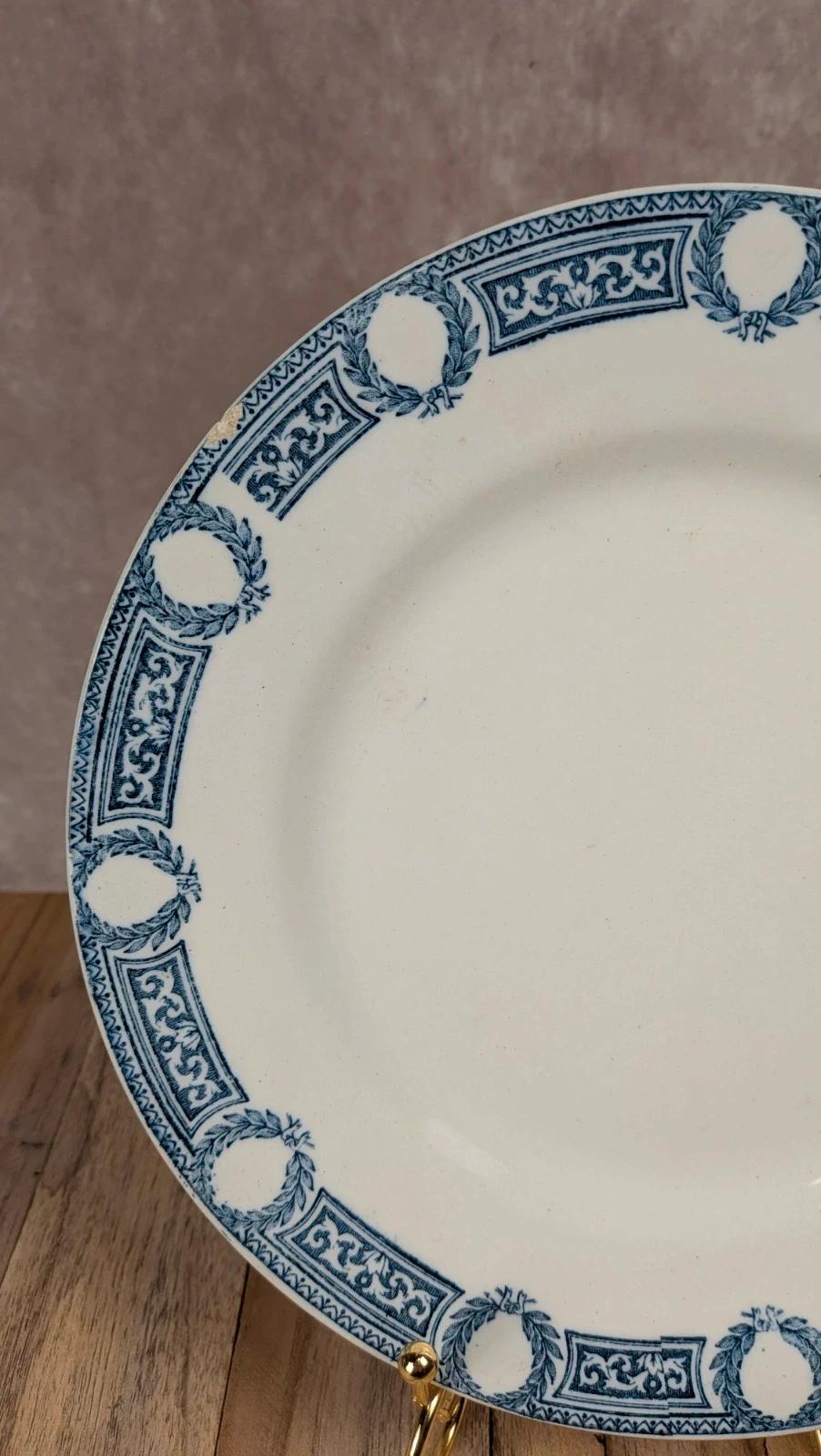 Assiette ancienne en terre de fer Salins modèle Saïda décor bleu