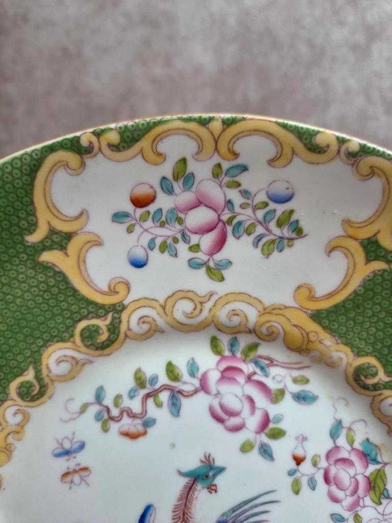 Plat à gâteau Mintons Green Cockatrice 4863 – Porcelaine anglaise ancienne