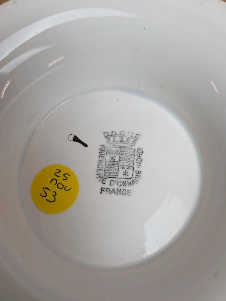 Plat creux sur pied ancien Faïencerie d’onnaing