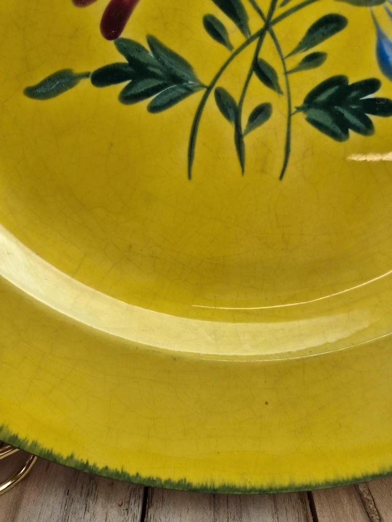 Grand plat rond Niderviller jaune décor floral