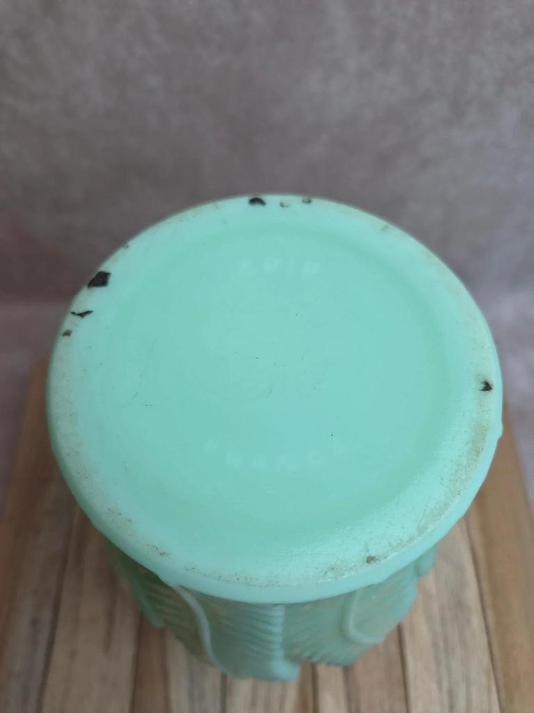 Vase Art Déco en opaline verte Spip France décor feuilles