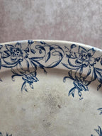 Plat ovale ancien Terre de fer bleu décor floral – 34 cm
