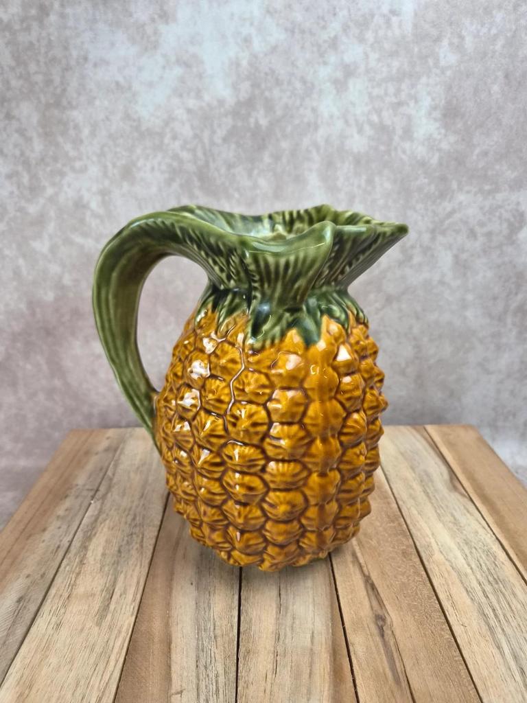 Pichet vintage en barbotine forme ananas – céramique décorative