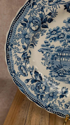 Grand plat ovale anglais Churchill bleu décor paysage