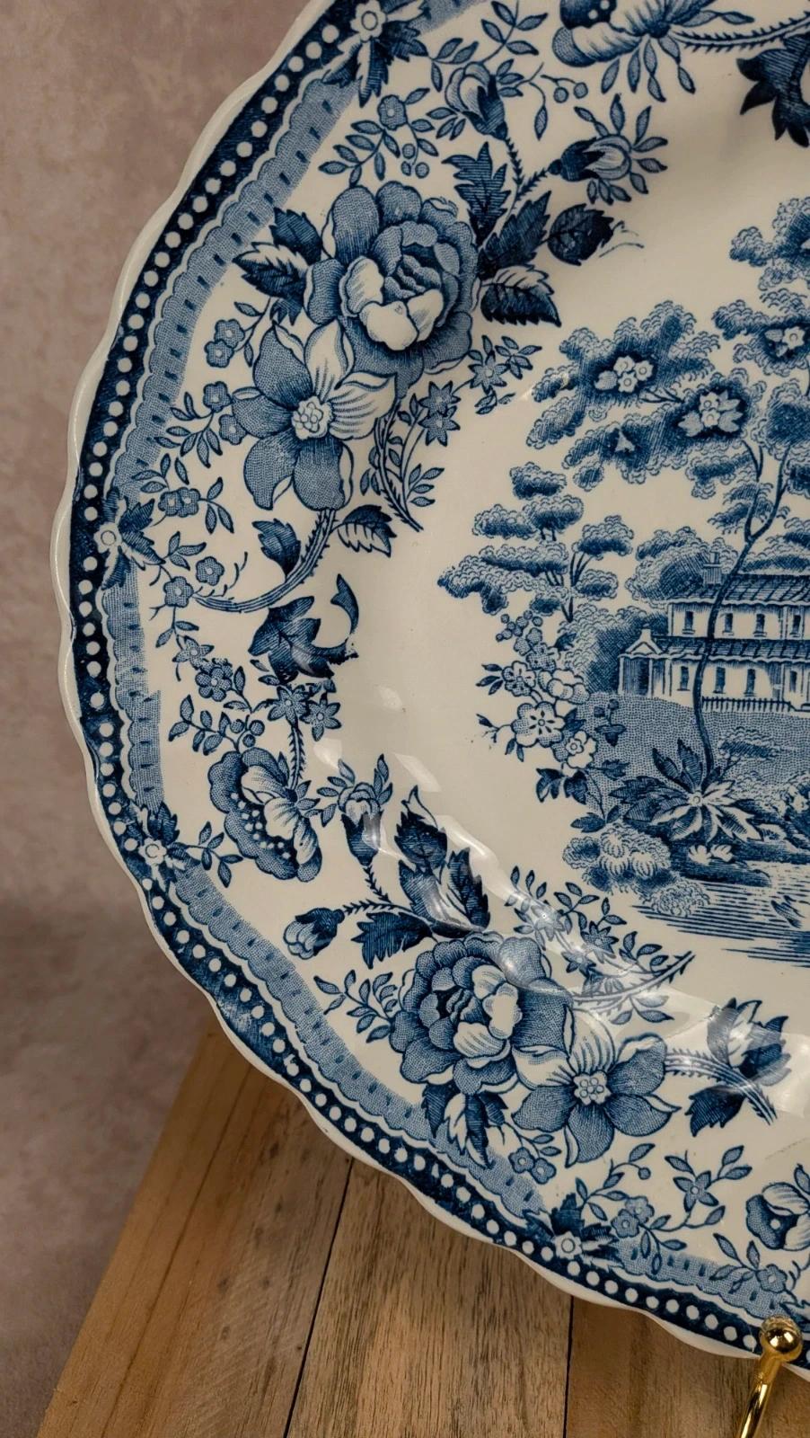 Grand plat ovale anglais Churchill bleu décor paysage
