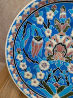 Assiette artisanale en céramique émaillée décor floral oriental