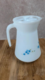 Pichet Arcopal vintage – modèle Myosotis – fleurs bleues
