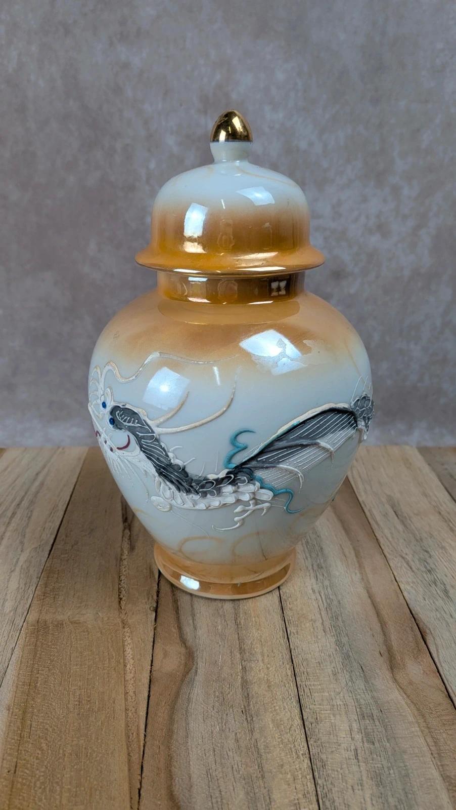 Pot couvert vintage japonais décor relief dragon