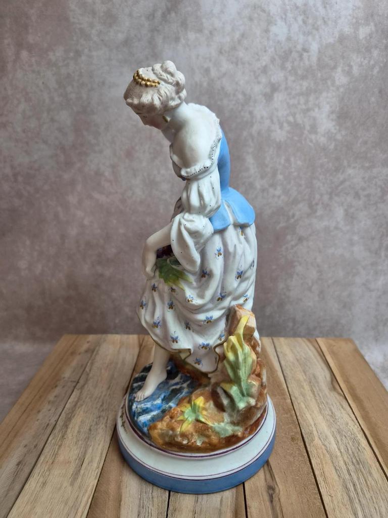 Grande statue en biscuit polychrome Mauger & Letu Isle-adam Xixe femme romantique
