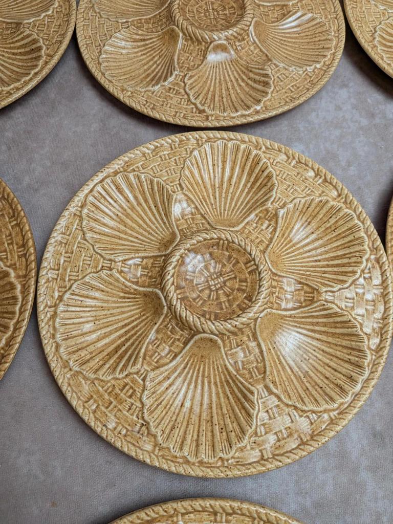 Lot de 7 assiettes à huîtres Longchamp barbotine coquillages vintage