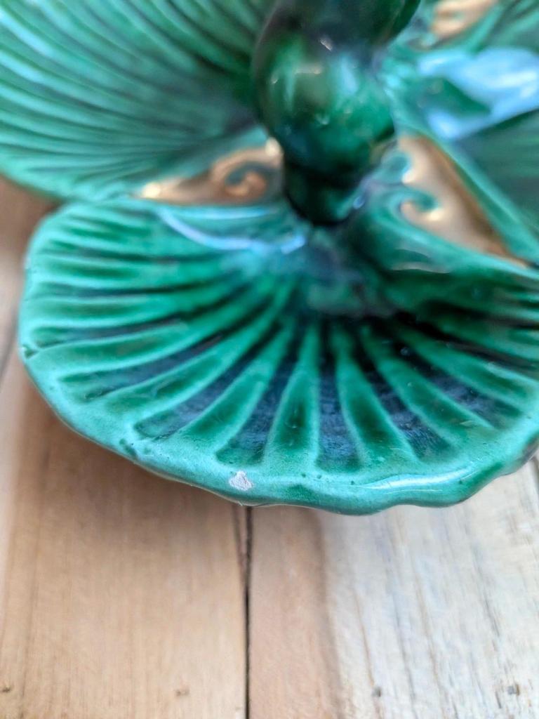 Serviteur vintage en céramique verte coquillages style Vallauris