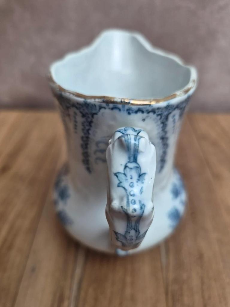 Pot à lait ancien Saint-amand et Hamage Régence terre de fer bleu