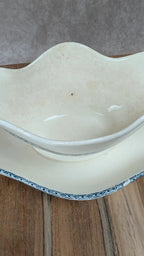 Ancienne saucière Salins – décor bleu sur faïence blanche