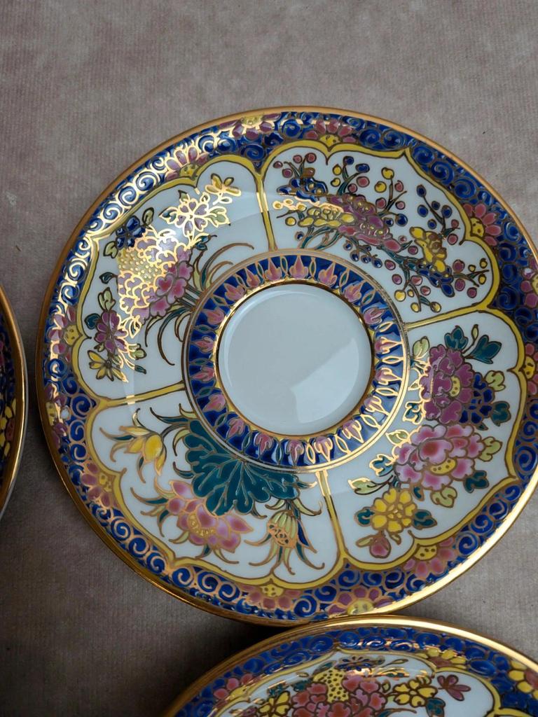 Lot de 4 soucoupes peintes à la main Thaïlande – Décor floral polychrome et dorures