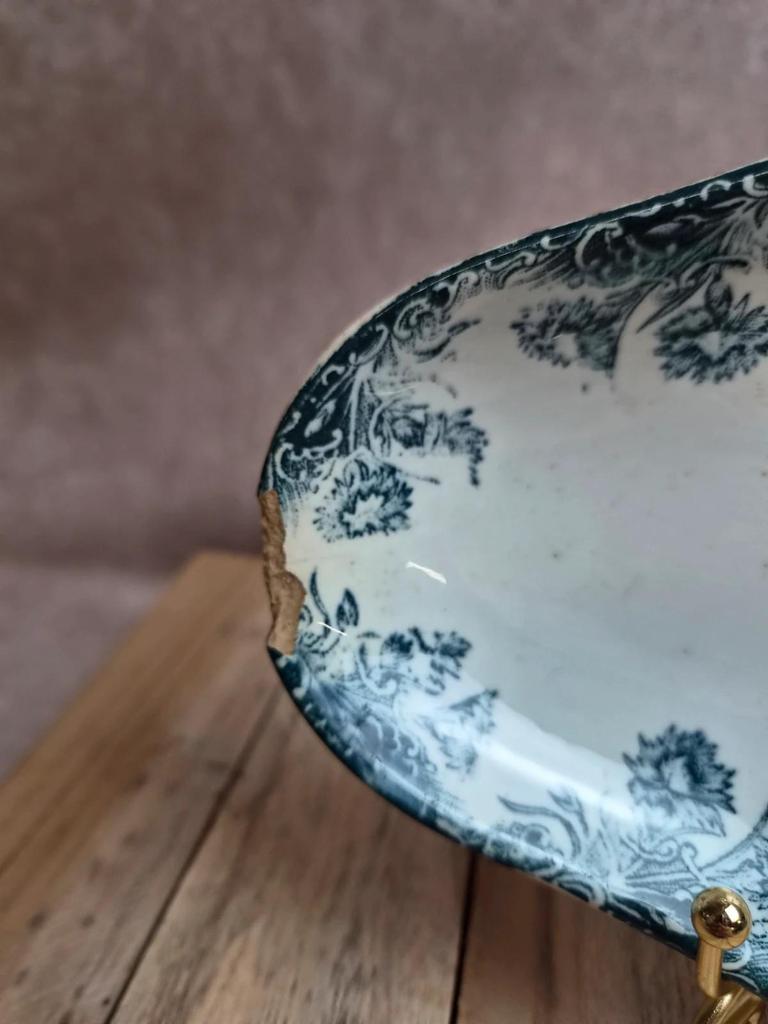 Ravier terre de fer Sté Amandinoise – modèle Oeillets – décor bleu ancien