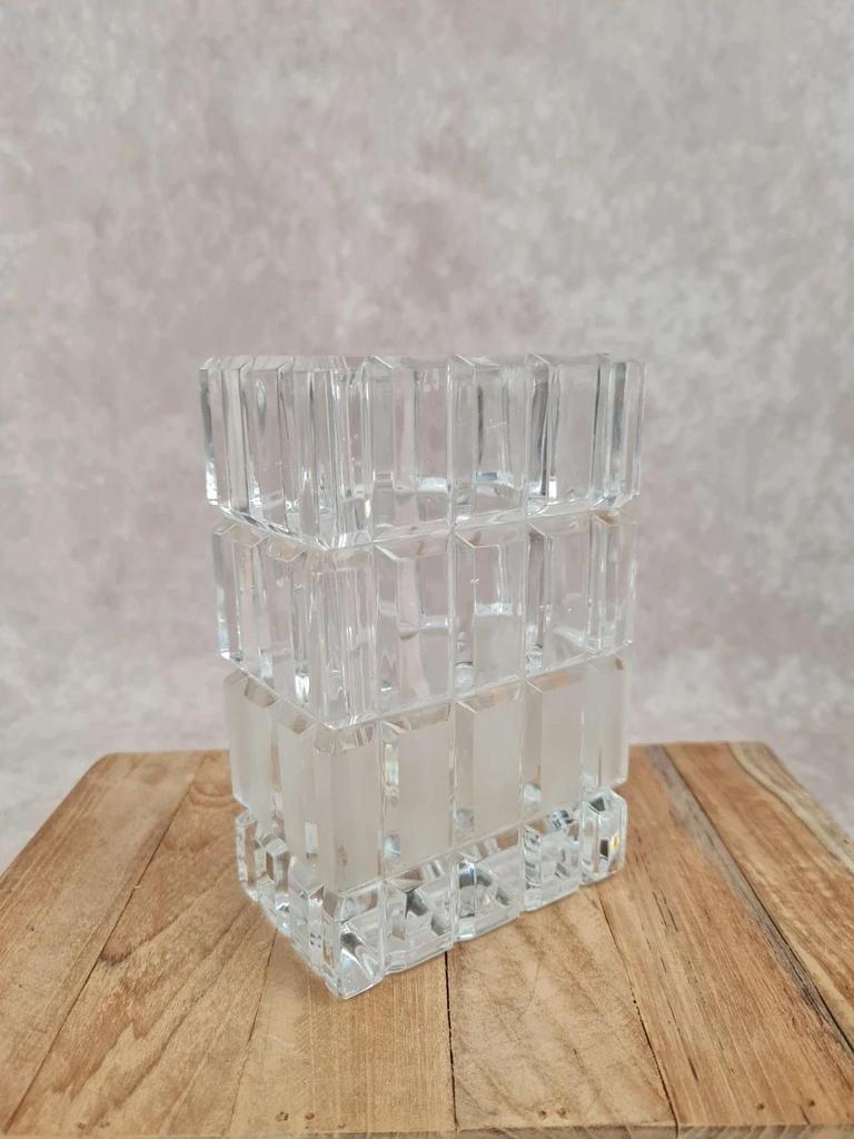 Vase vintage en verre moulé à décor géométrique 🪞