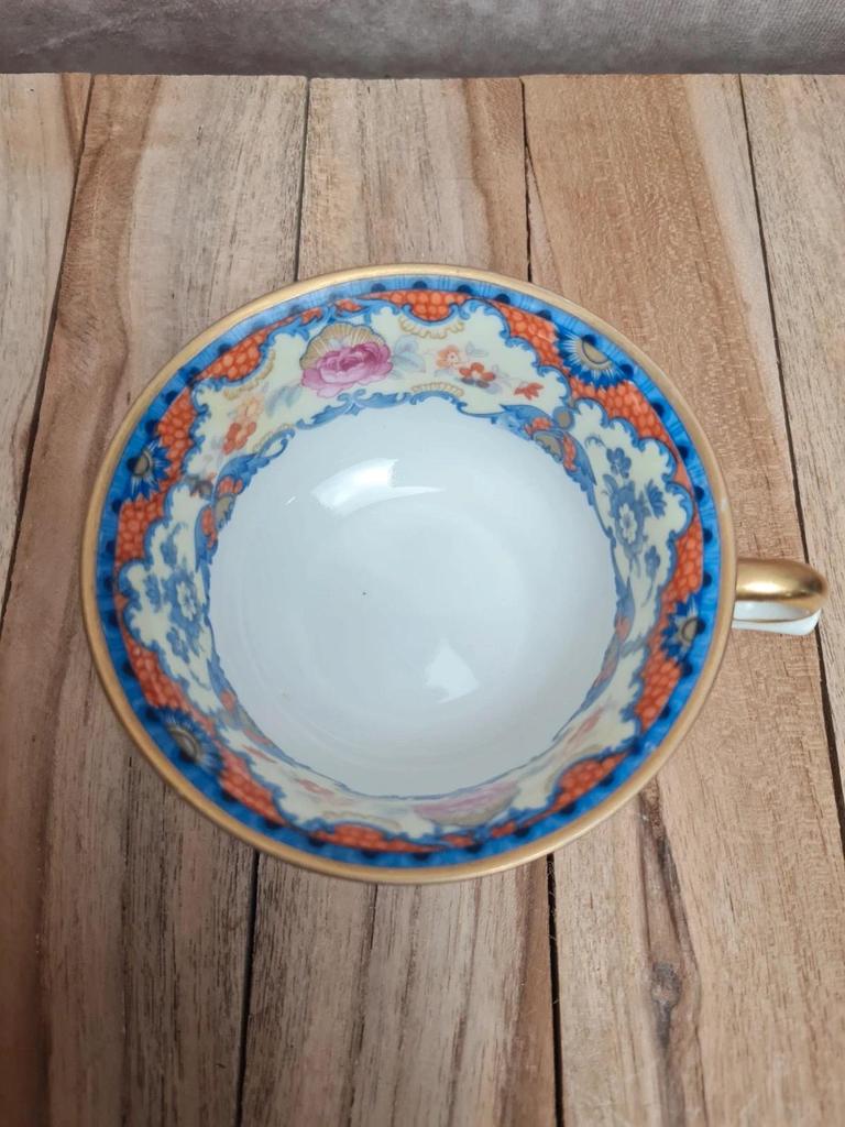 Tasse ancienne porcelaine Kpm Berlin années 1920 décor floral doré