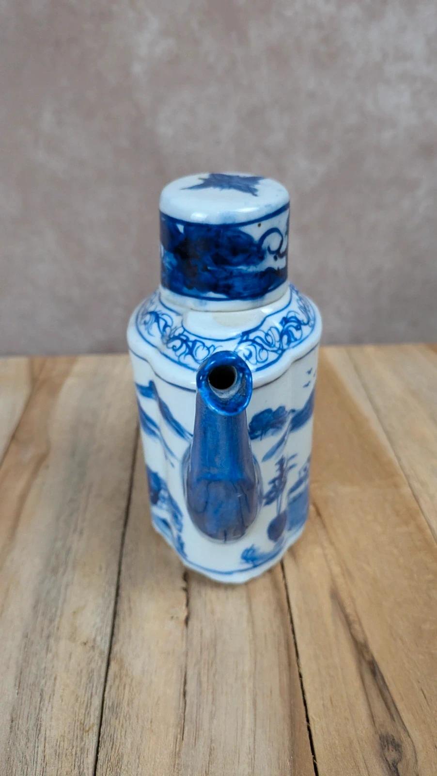 Théière chinoise bleu blanc décor paysage