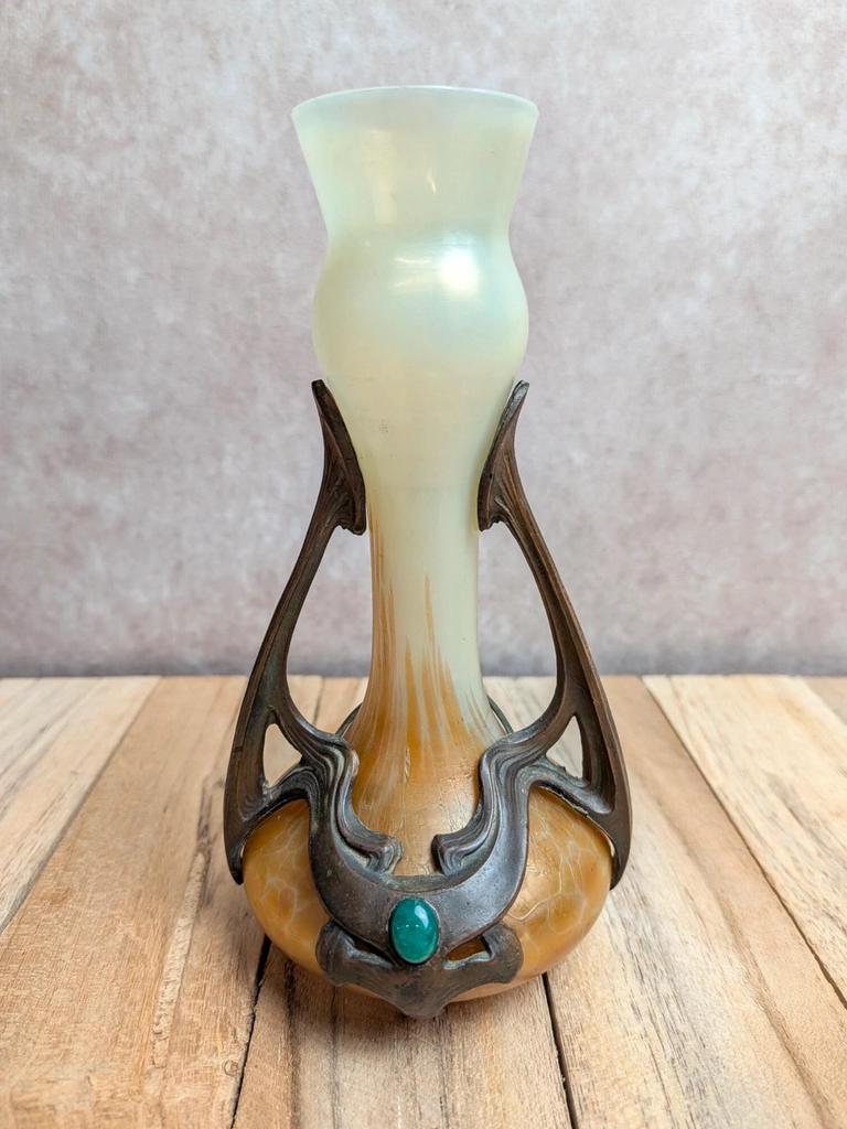 Vase Art nouveau 1900 – Ferdinand von Poschinger attribué – Verre à l'uranium irisé