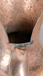Pichet broc ancien en cuivre martelé