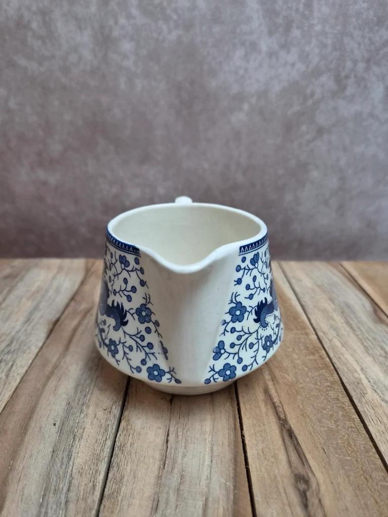Petit pot à lait Boch Frères – La Louvière modèle Dragon – décor bleu – Belgique vintage
