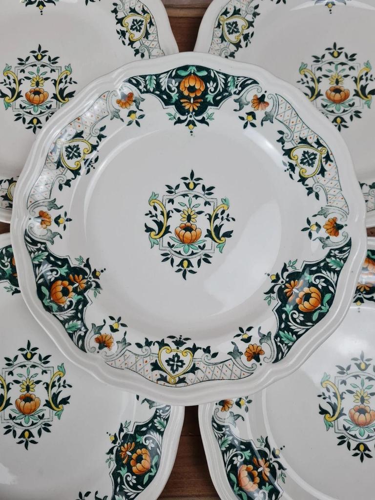 Lot de 6 assiettes à dessert Longchamp, décor Lyon, vintage hand painted