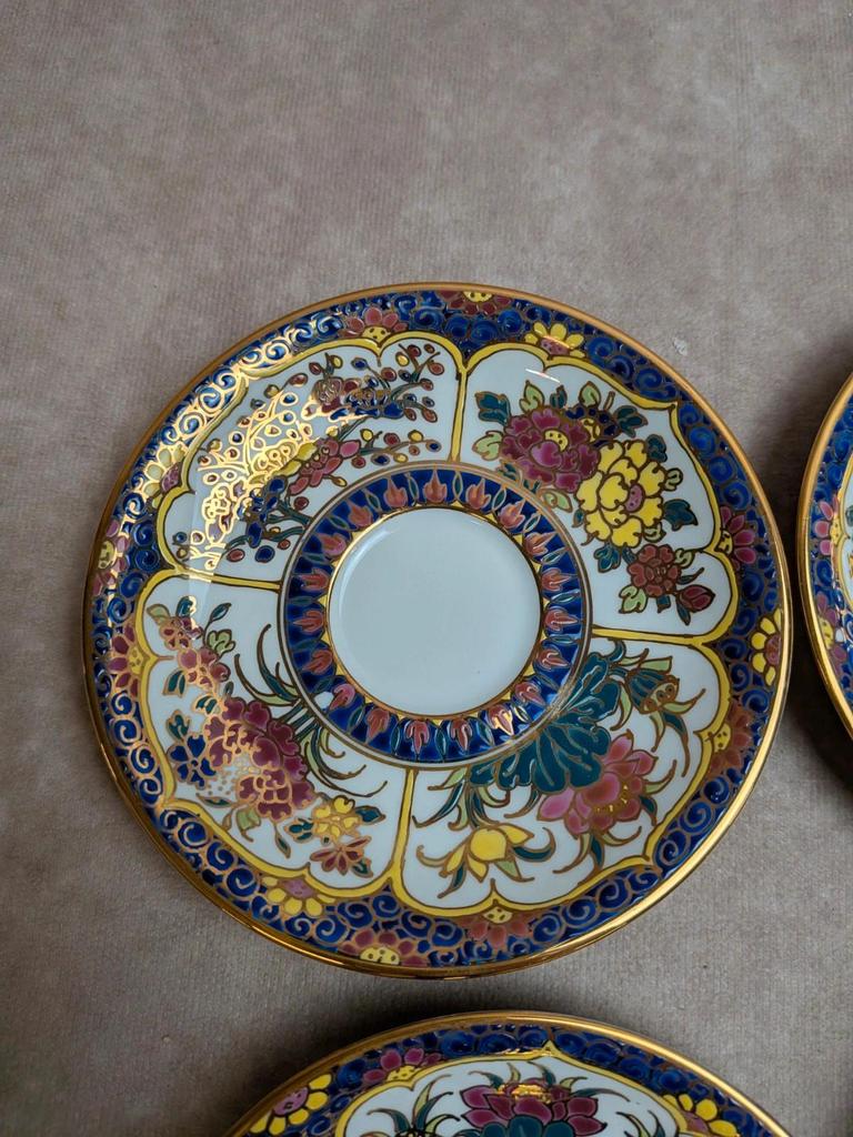 Lot de 4 soucoupes peintes à la main Thaïlande – Décor floral polychrome et dorures
