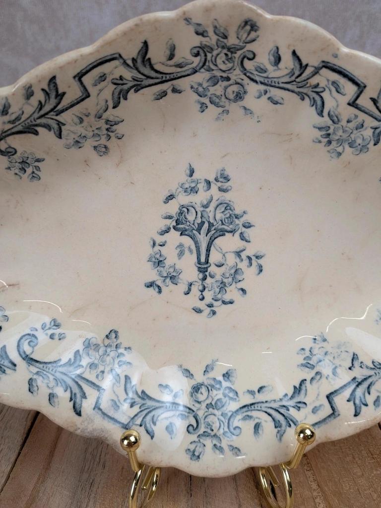 Ravier terre de fer Longchamp modèle Louis Xvi décor bleu ancien