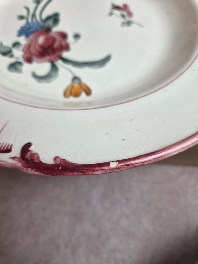 2 assiettes creuses Longchamp Velars – terre de fer – décor floral ancien