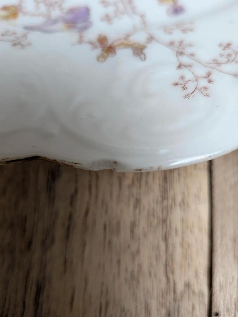 Lot de 3 assiettes anciennes en porcelaine décor floral