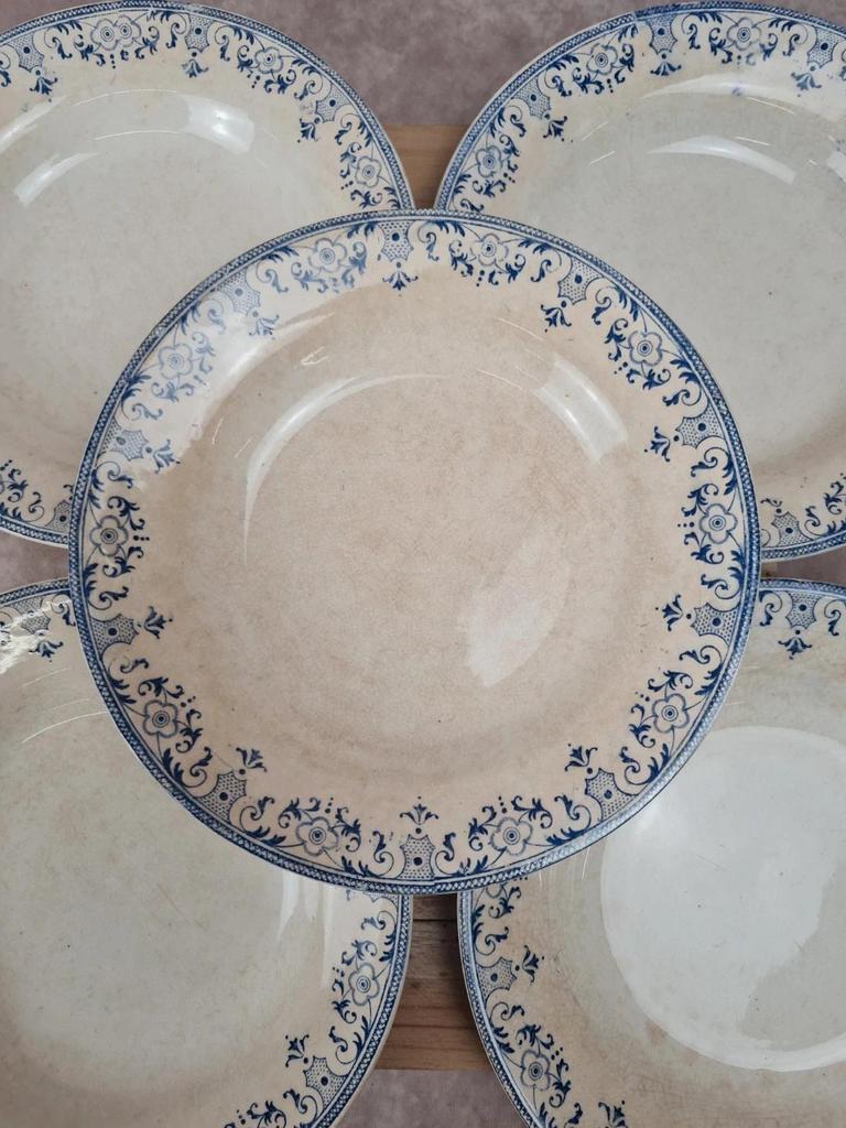 Lot de 7 assiettes creuses anciennes Creil et Montereau. Service La Vallières,23 cm