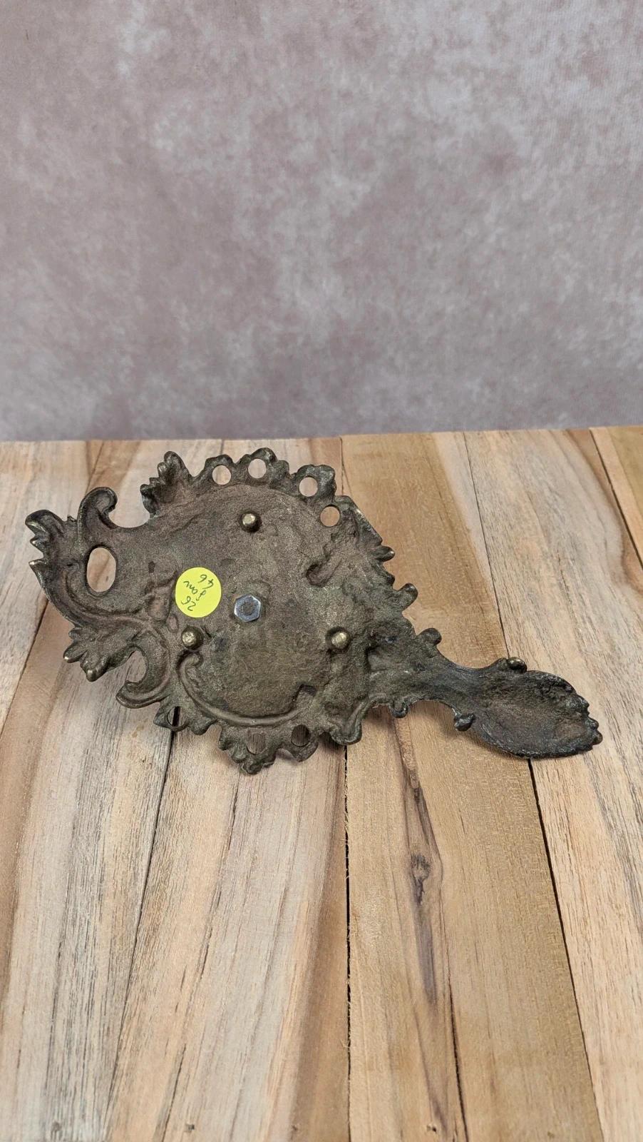 Bougeoir rat de cave ancien en bronze – style baroque