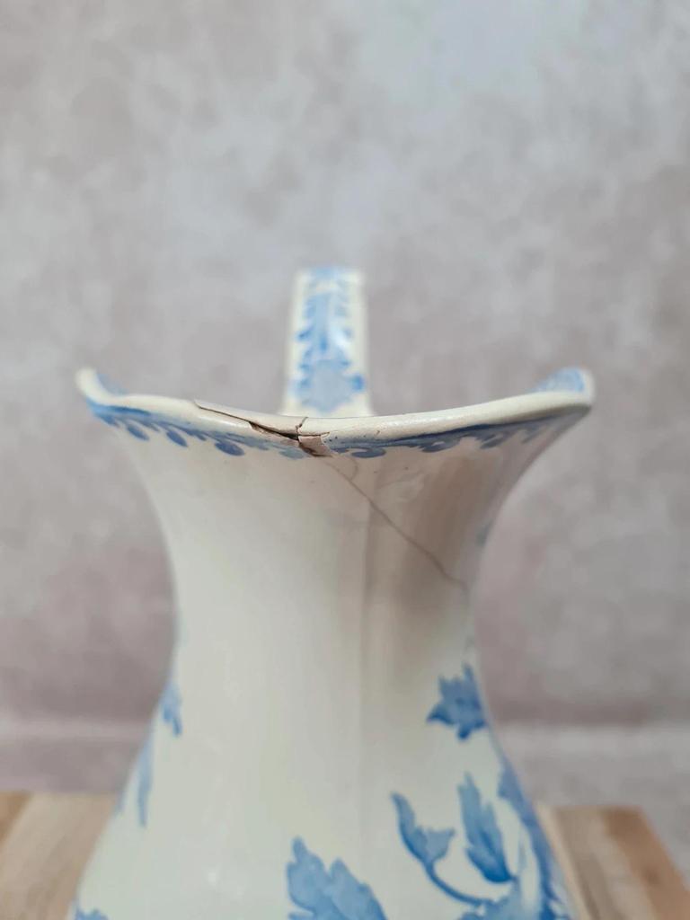 Grande cruche ancienne faïence bleu et blanc – style Sarreguemines / Creil-montereau – 29 cm
