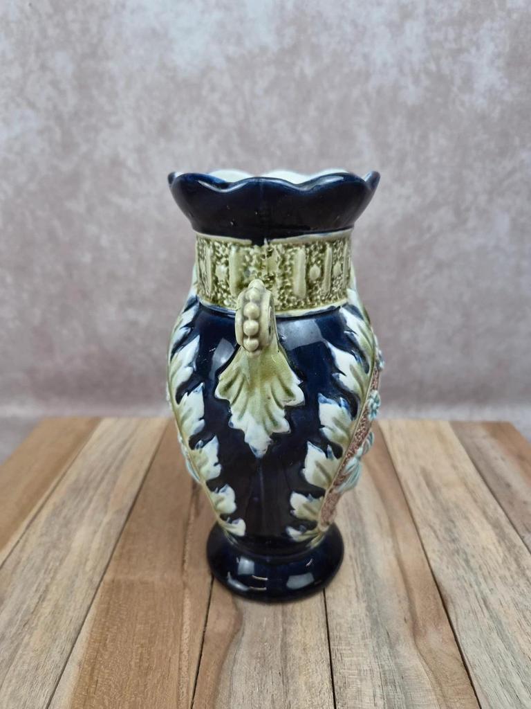 Vase barbotine Gustave De Bruyne Fives Lille ancien décor floral anses stylisées