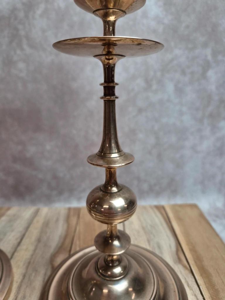 Paire de bougeoirs anciens en laiton massif – Élégance classique et intemporelle