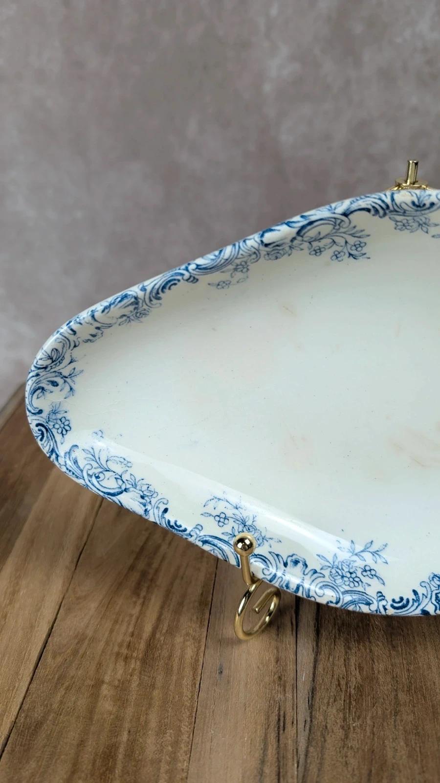 Ravier ancien en terre de fer – décor bleu