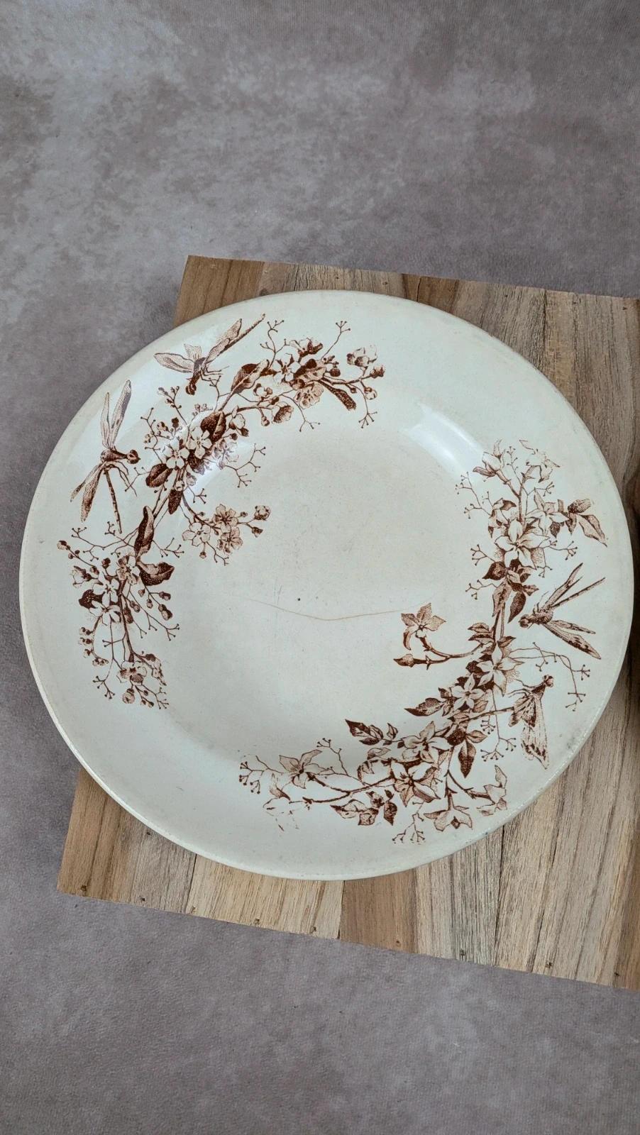Lot de 2 assiettes creuses en terre de fer – Cie Franco-anglaise, Rue Turbigo 78 Paris 🤎
