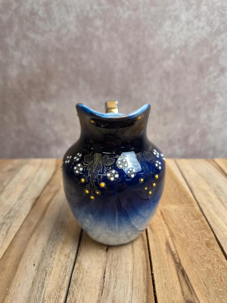 Petit pot à lait ancien Kg Lunéville bleu cobalt décor émaillé en relief