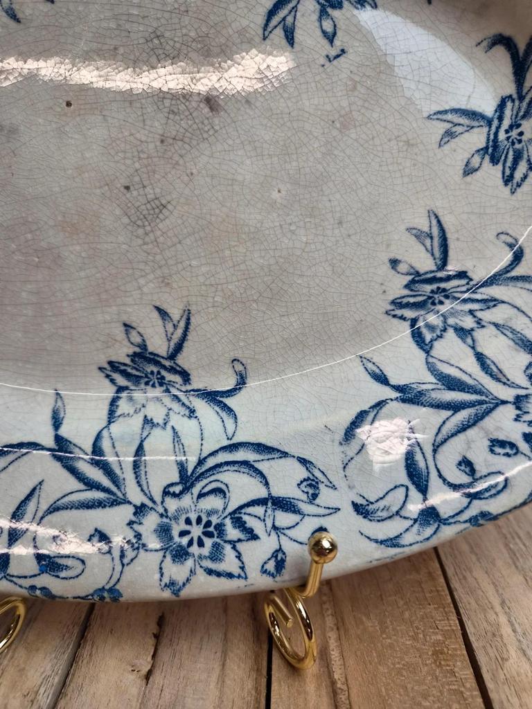 Plat ovale ancien Terre de fer bleu décor floral – 34 cm