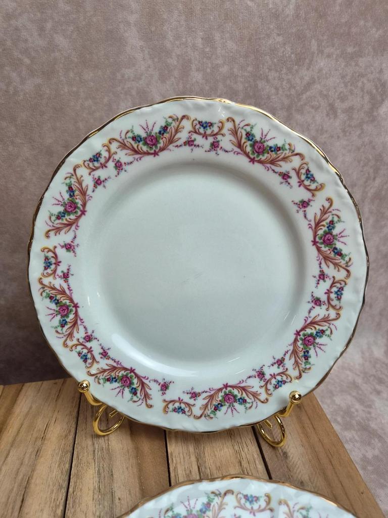 Lot de 4 assiettes à dessert Porcelaine de France Digoinn décor floral romantique doré