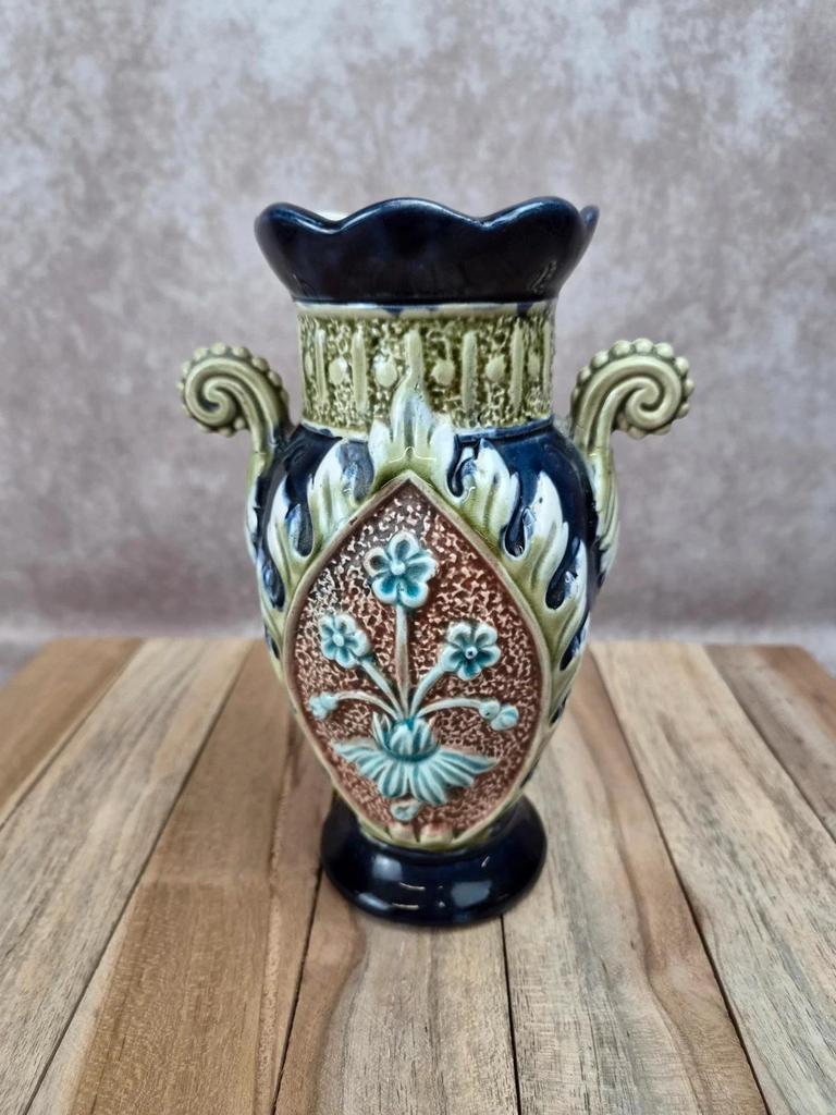 Vase barbotine Gustave De Bruyne Fives Lille ancien décor floral anses stylisées
