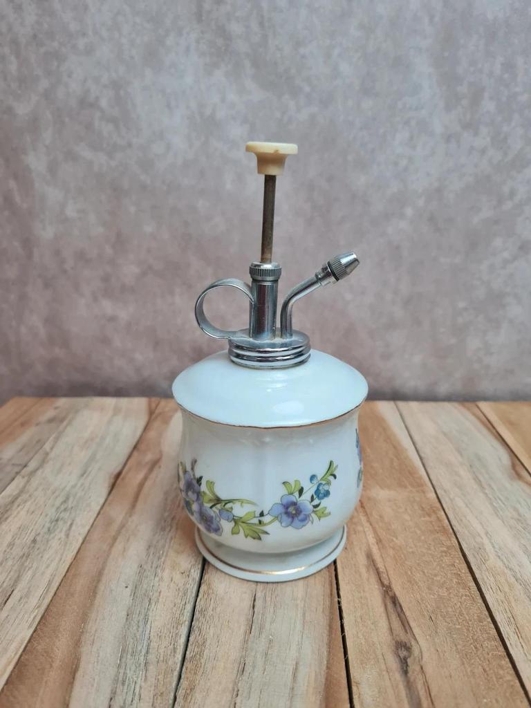 Pulvérisateur ancien en porcelaine décor floral – objet de toilette vintage 🌸