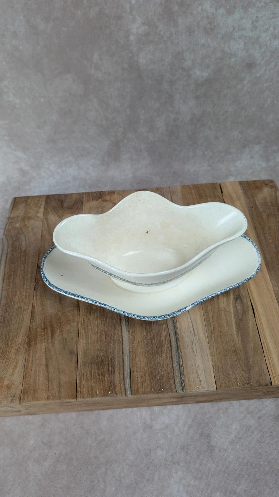 Ancienne saucière Salins – décor bleu sur faïence blanche