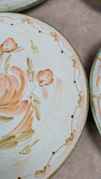Lot de 6 assiettes plates artisanales signées Maïté – décors peints à la main