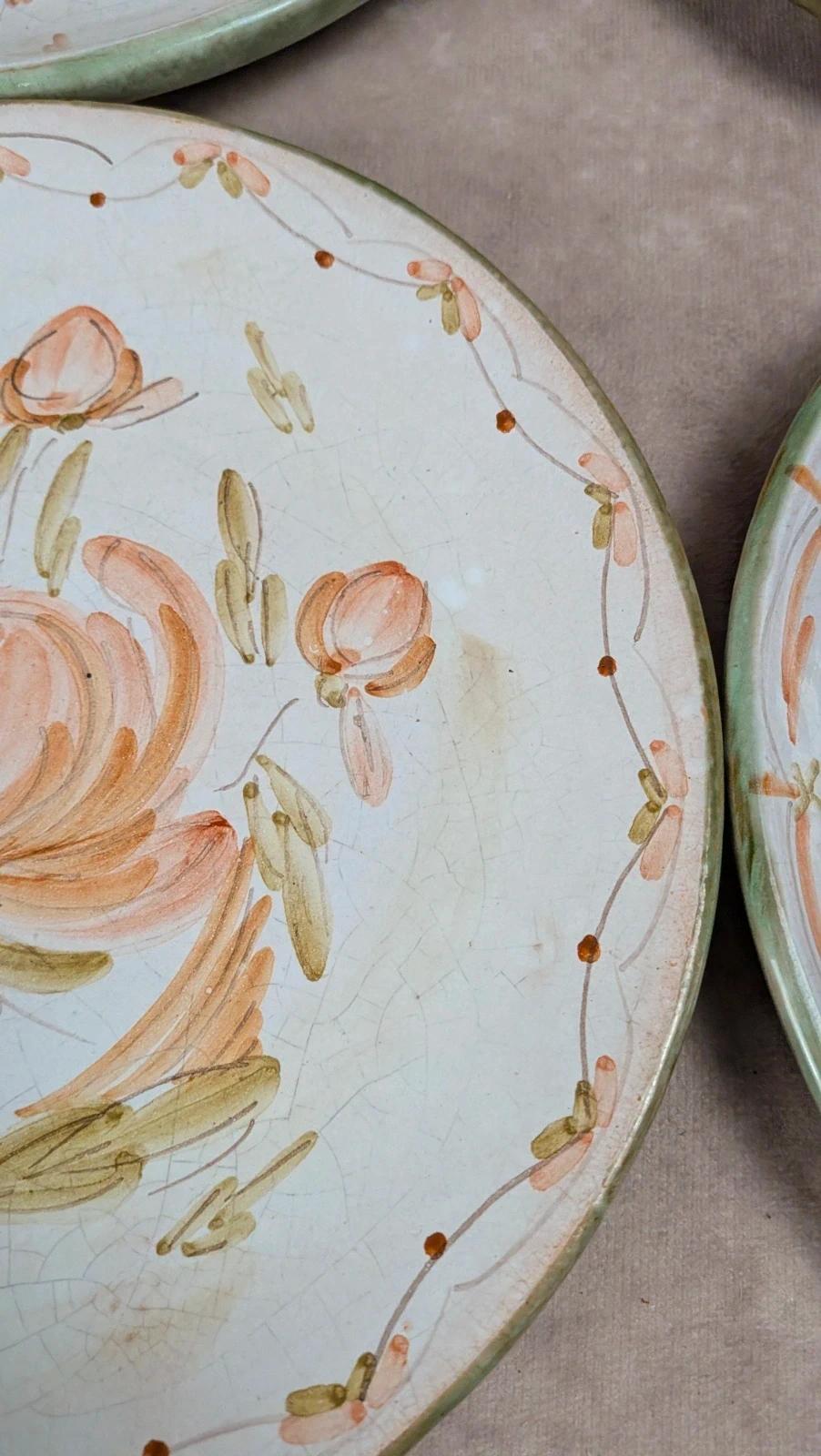 Lot de 6 assiettes plates artisanales signées Maïté – décors peints à la main