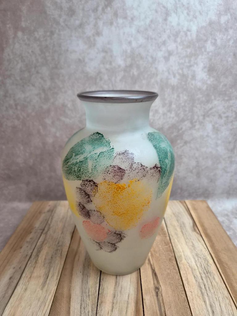 Vase vintage italien en verre dépoli moulé décor floral coloré – années 60/70